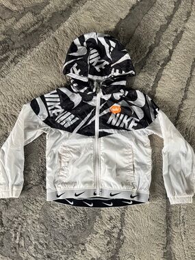 Nike zip up size 6-7